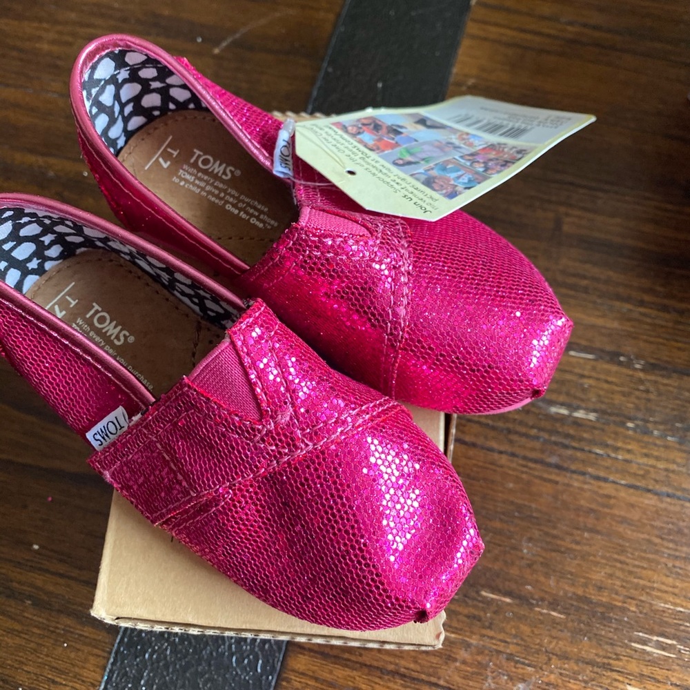 Pink toms